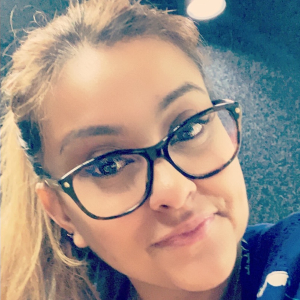 Meet your Posher, Camerina